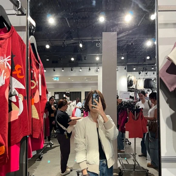 Lululemon Women's Reversible Insulated Bomber Jacket - Picture 7 of 7